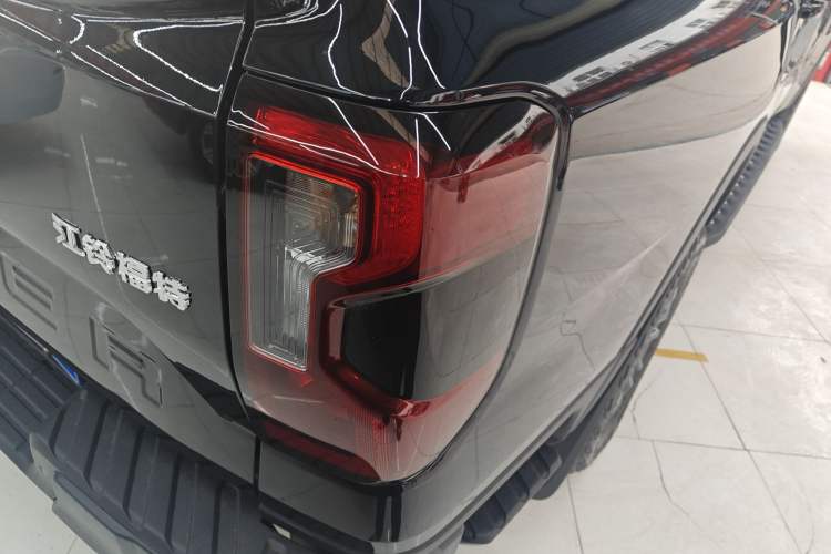 Used Ford Ranger 2023 Trailblazer 4x4 Automatic Off-Road Version – Gasoline Right Rear Taillight