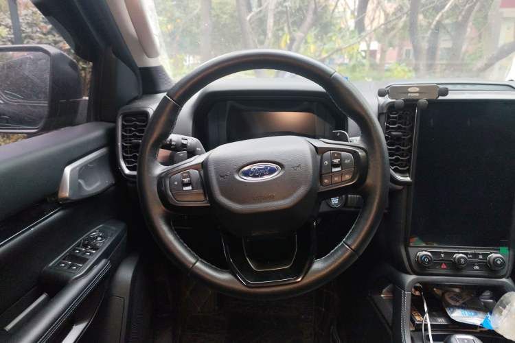 Used Ford Ranger 2023 Shanlin Two-Wheel Drive Automatic Version Gasoline Steering Wheel