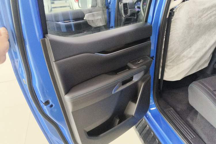 Used Ford Ranger 2023 Shanlin 4x4 Automatic Version Gasoline Interior 8