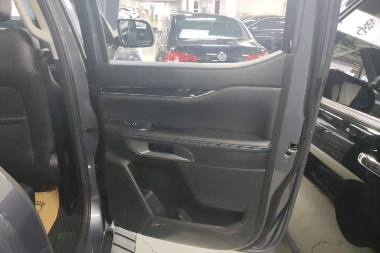 Used Ford Ranger 2023 Shanlin 4x4 Manual Transmission Gasoline Model Interior 6