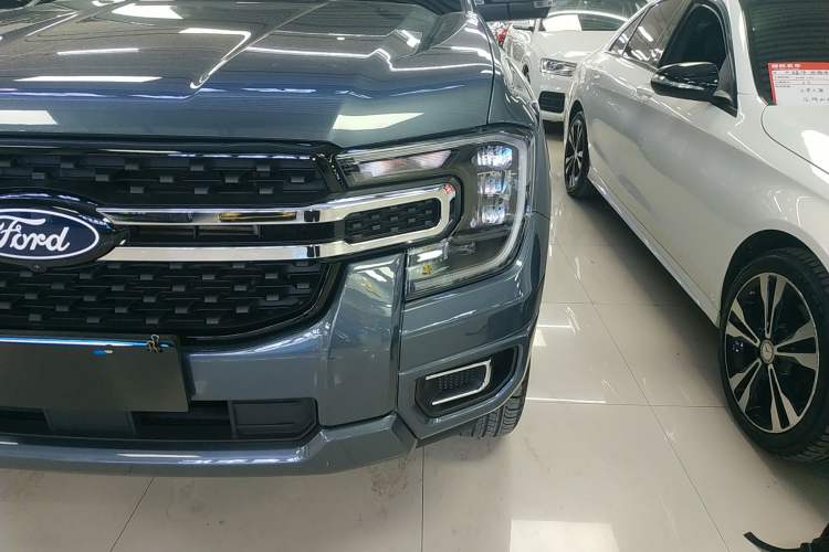 Used Ford Ranger 2023 Trailblazer 4x4 Automatic Version – Gasoline Left Front Headlight