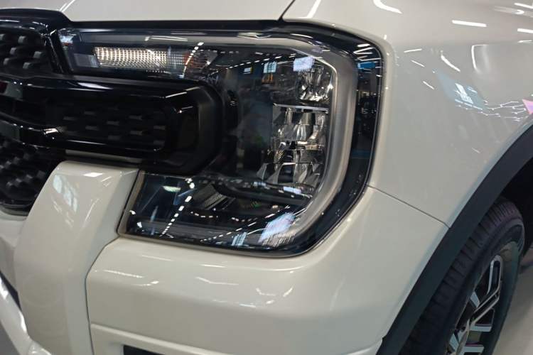 Used Ford Ranger 2023 Trailblazer 4x4 Automatic Version – Gasoline Left Front Headlight
