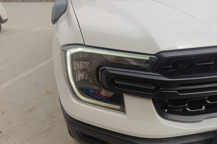 Used Ford Ranger 2023 Trailblazer 4x4 Automatic Off-Road Version – Gasoline Right Front Headlight