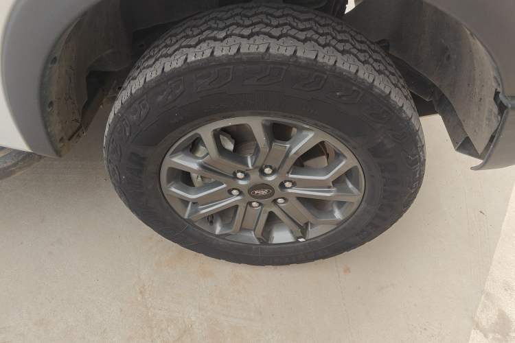 Used Ford Ranger 2023 Trailblazer 4x4 Automatic Off-Road Version – Gasoline Right Front Wheel Hub