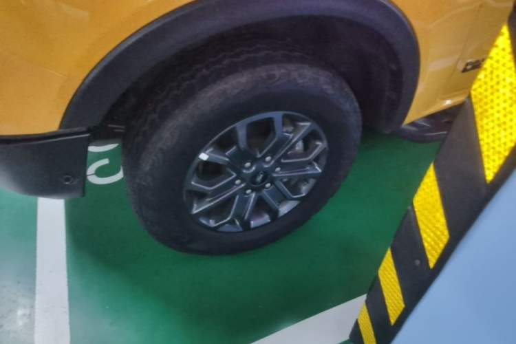 Used Ford Ranger 2023 Trailblazer 4x4 Automatic Off-Road Version – Gasoline Left Front Wheel Hub