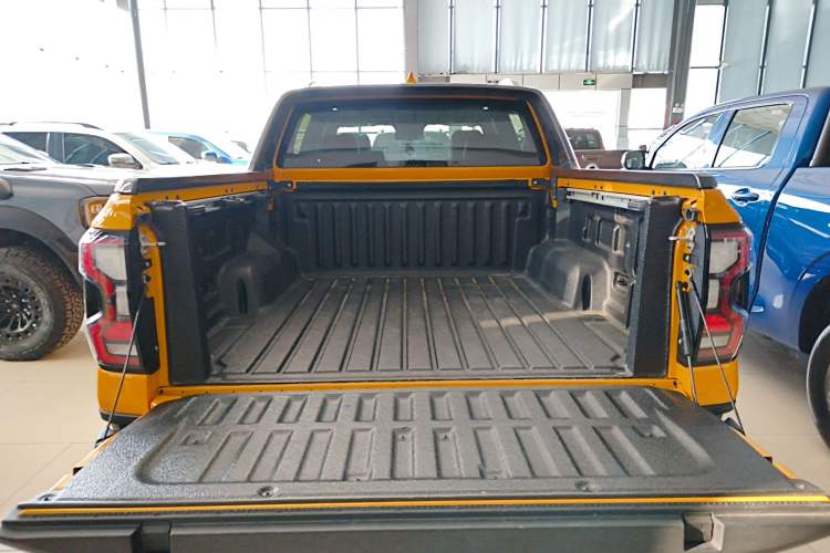 Used Ford Ranger 2023 Wild Terrain 4x4 Automatic Version Gasoline Trunk