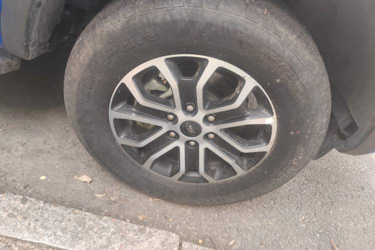 Used Ford Ranger  Right Front Wheel Hub