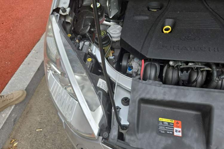 Used Ford S-MAX 2007 2.3L Luxury Model Engine Bay Right