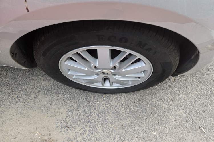 Used Ford S-MAX 2007 2.3L Luxury Model Right Front Wheel Hub