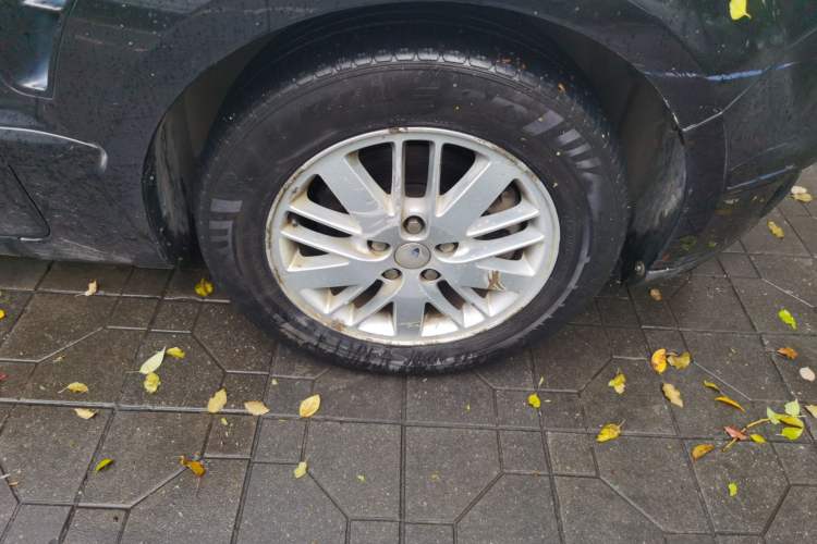 Used Ford S-MAX 2008 2.3L 7-Seater Luxury Version Right Front Wheel Hub