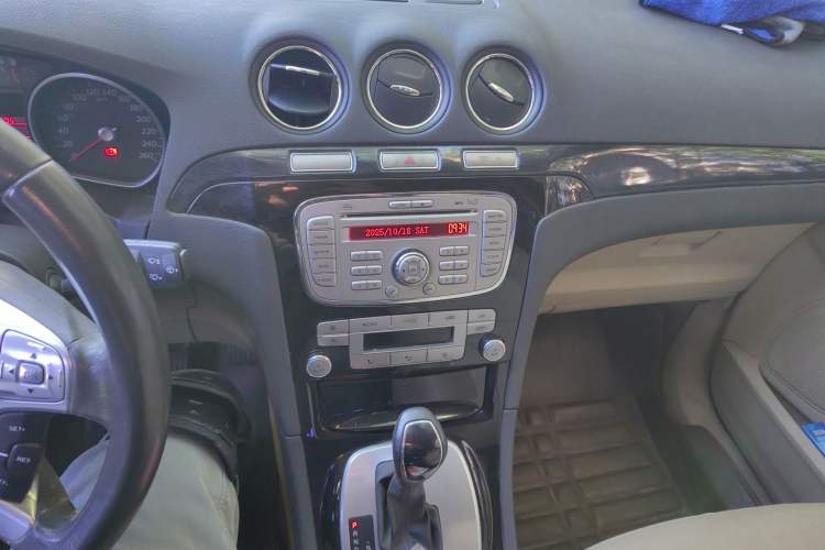 Used Ford S-MAX 2008 2.3L 7-Seater Luxury Version Audio And AC Panel