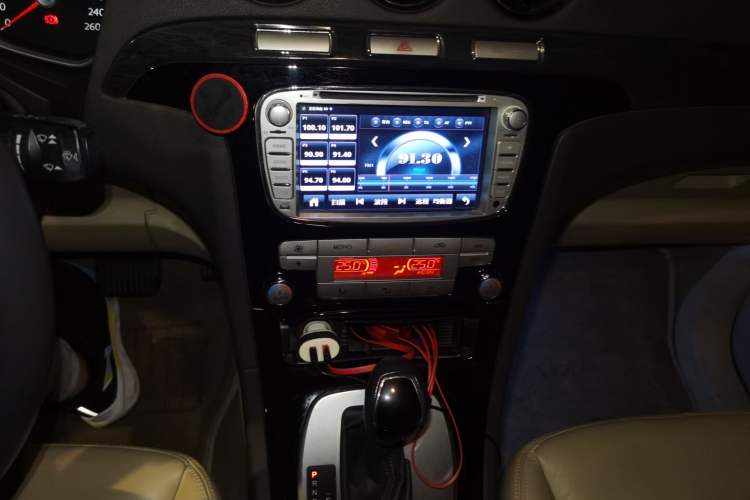 Used Ford S-MAX 2008 2.3L 7-Seater Luxury Version Audio And AC Panel