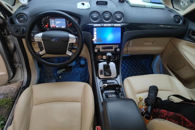 Used Ford S-MAX 2008 2.3L 7-Seater Luxury Version Center Console