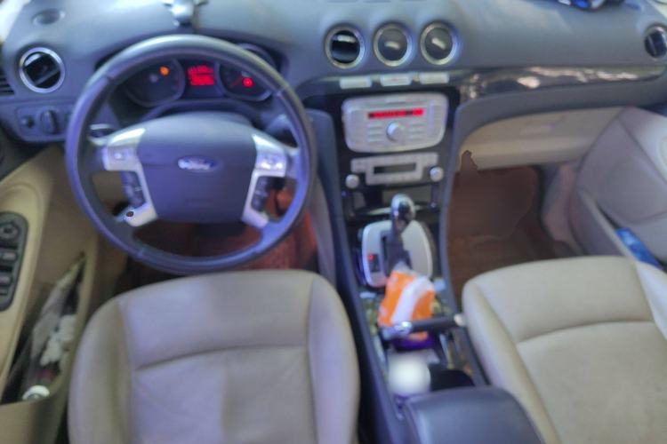 Used Ford S-MAX 2008 2.3L 7-Seater Luxury Version Center Console
