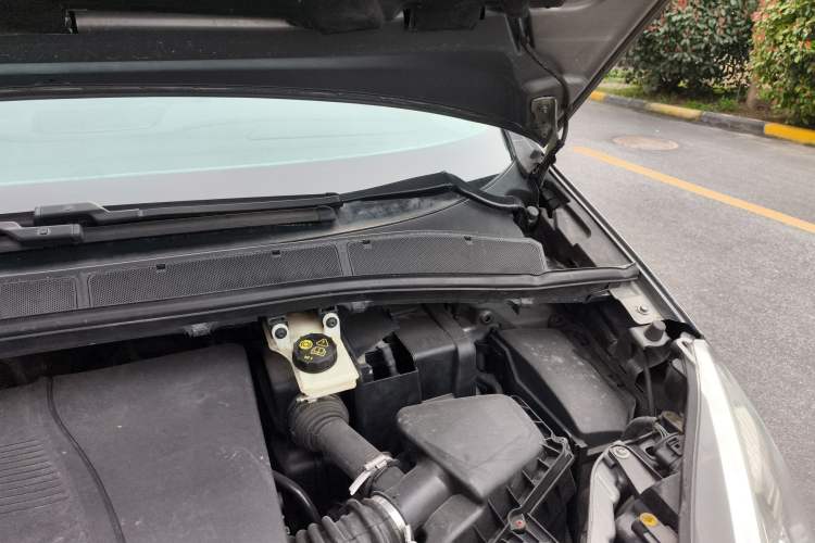 Used Ford S-MAX 2008 2.3L 7-Seater Luxury Version Engine Bay Left