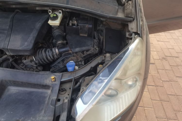 Used Ford S-MAX 2008 2.3L 7-Seater Luxury Version Engine Bay Left