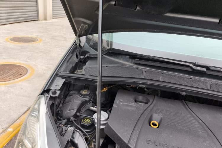 Used Ford S-MAX 2008 2.3L 7-Seater Luxury Version Engine Bay Right