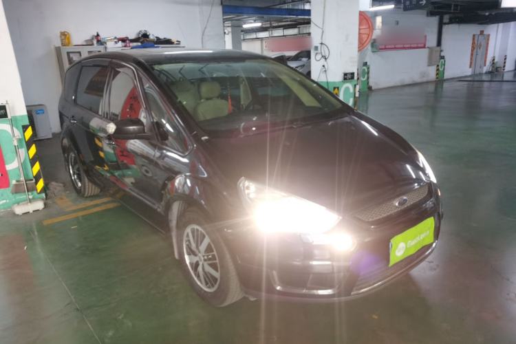 Used Ford S-MAX 2008 2.3L 7-Seater Luxury Version Front Right 45 Deg