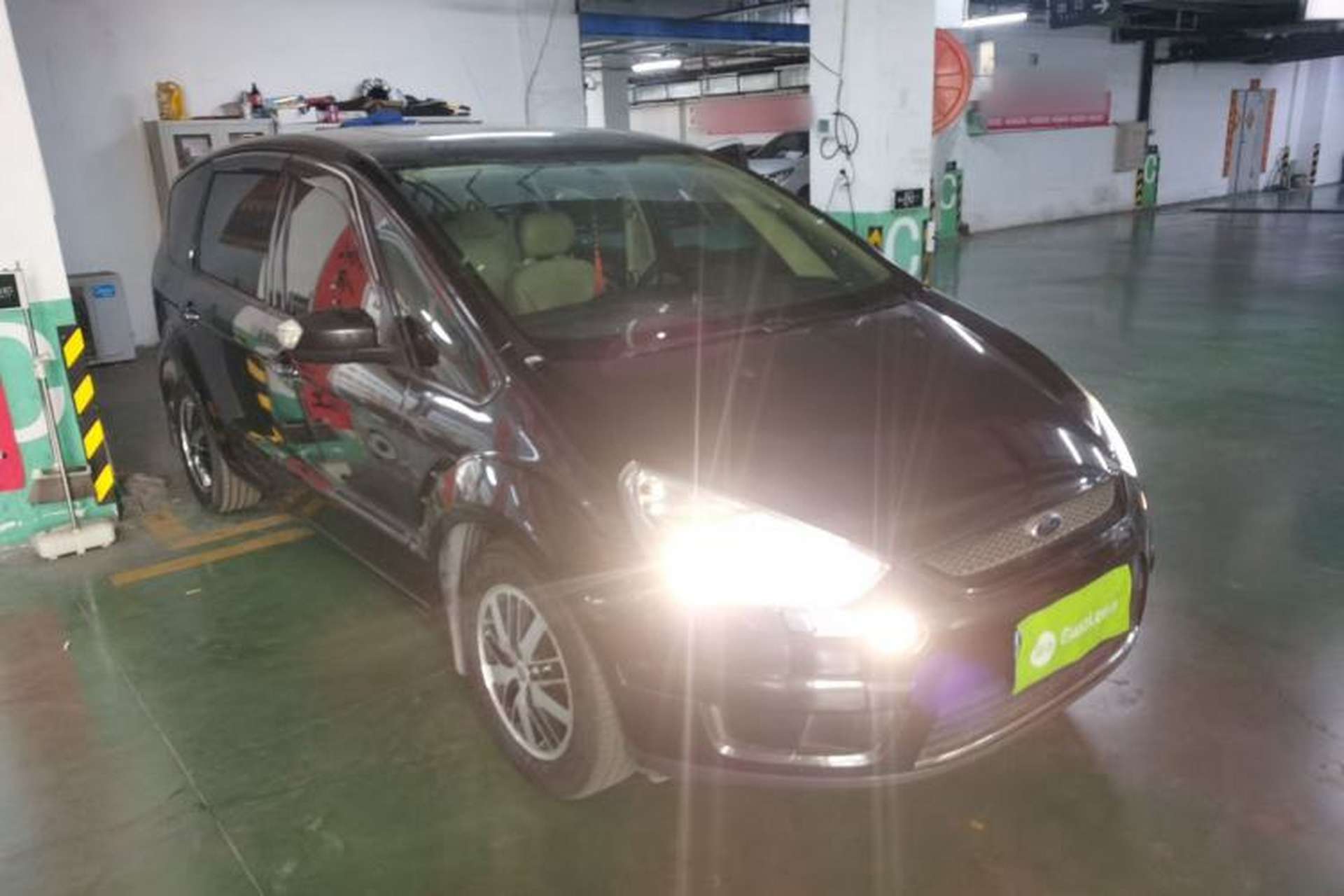 Used Ford S-MAX 2008 2.3L 7-Seater Luxury Version Front Right 45 Deg