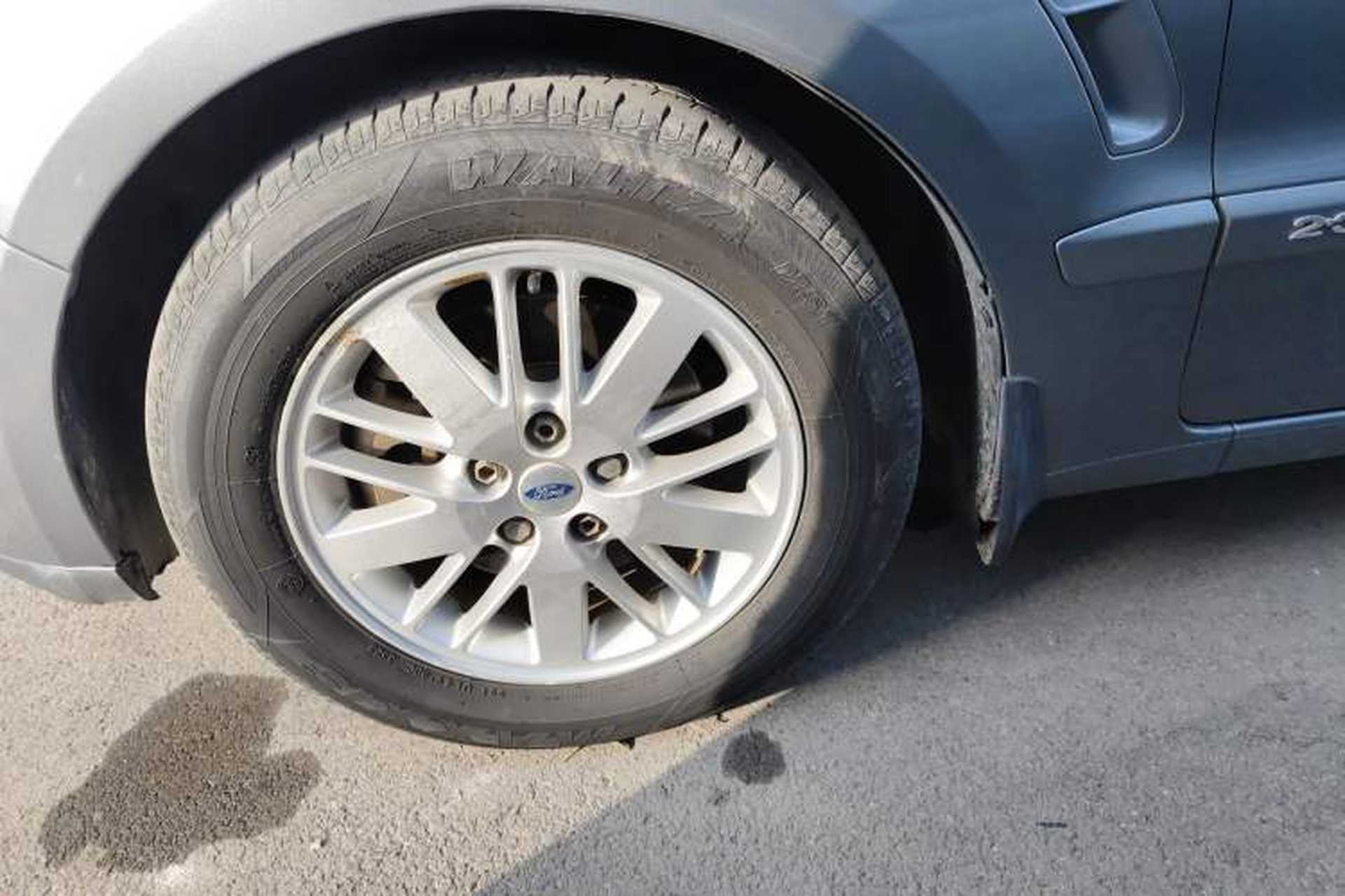 Used Ford S-MAX 2008 2.3L 7-Seater Luxury Version Left Front Wheel Hub