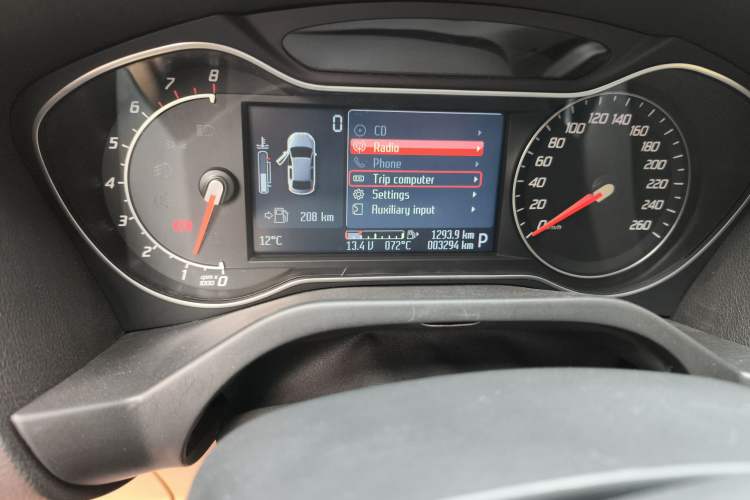 Used Ford S-MAX 2008 2.3L 7-Seater Luxury Version Odometer Close Up