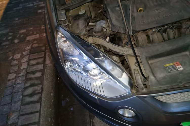 Used Ford S-MAX 2008 2.3L 7-Seater Luxury Version Right Front Headlight