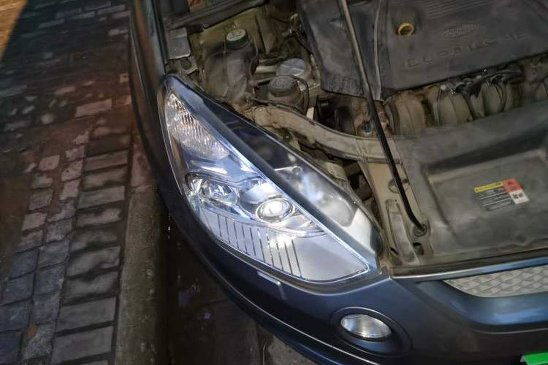 Used Ford S-MAX 2008 2.3L 7-Seater Luxury Version Right Front Headlight