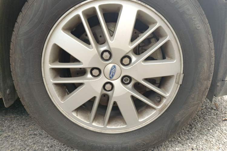 Used Ford S-MAX 2008 2.3L 7-Seater Flagship Version Right Front Wheel Hub