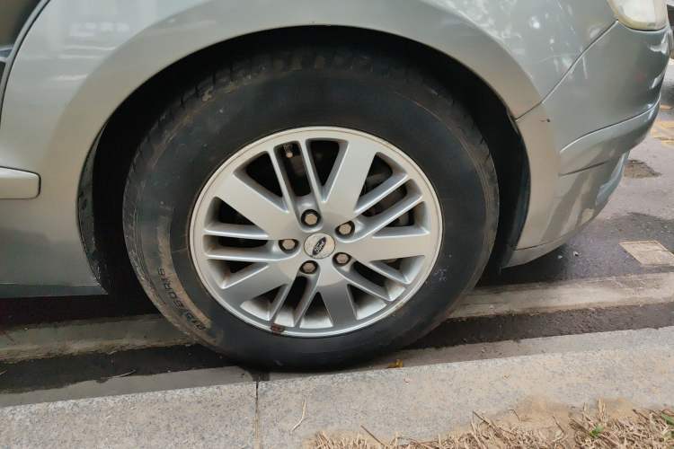 Used Ford S-MAX 2008 2.3L 7-Seater Fashion Edition Right Front Wheel Hub