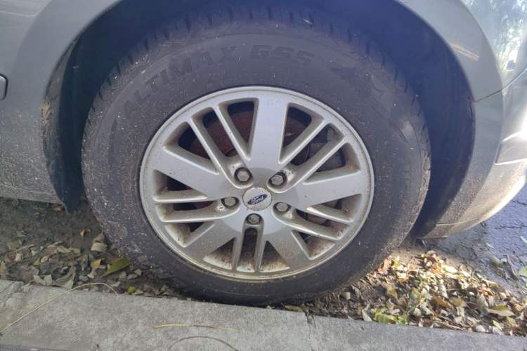 Used Ford S-MAX 2008 2.3L 7-Seater Luxury Version Right Front Wheel Hub