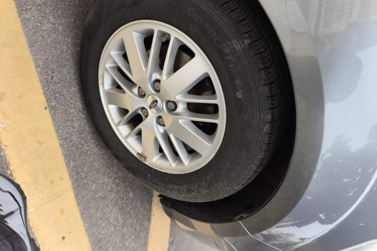 Used Ford S-MAX 2008 2.3L 7-Seater Luxury Version Right Front Wheel Hub