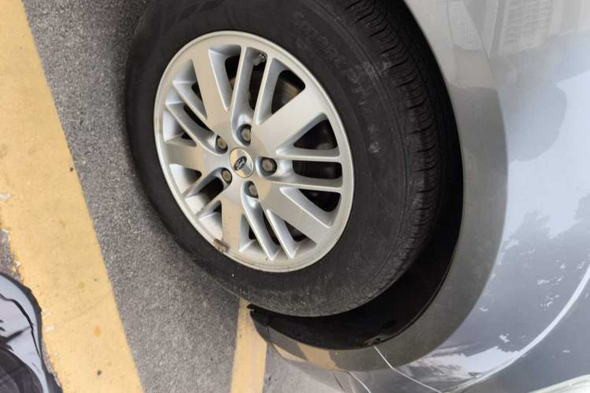 Used Ford S-MAX 2008 2.3L 7-Seater Luxury Version Right Front Wheel Hub