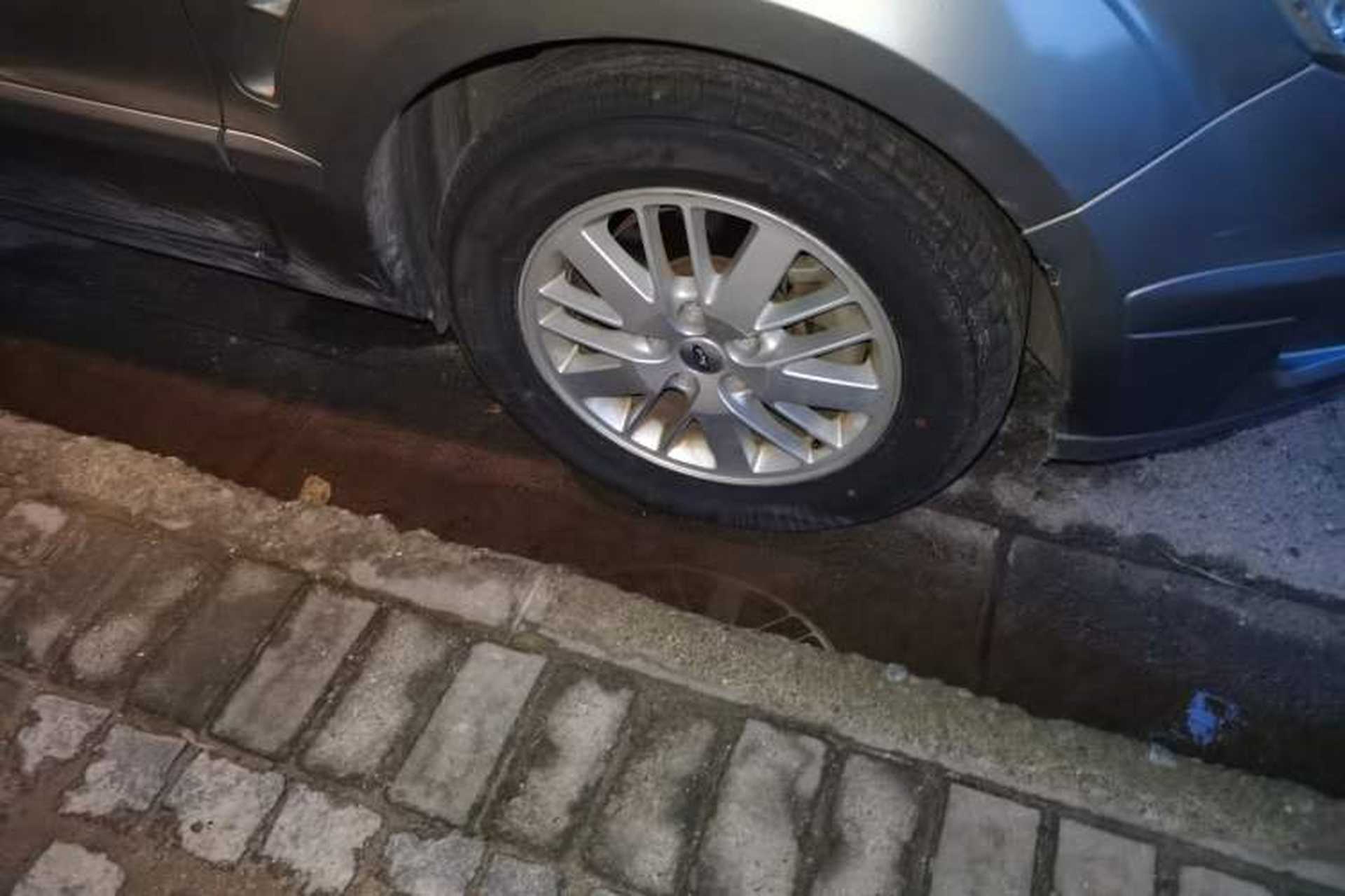 Used Ford S-MAX 2008 2.3L 7-Seater Luxury Version Right Front Wheel Hub
