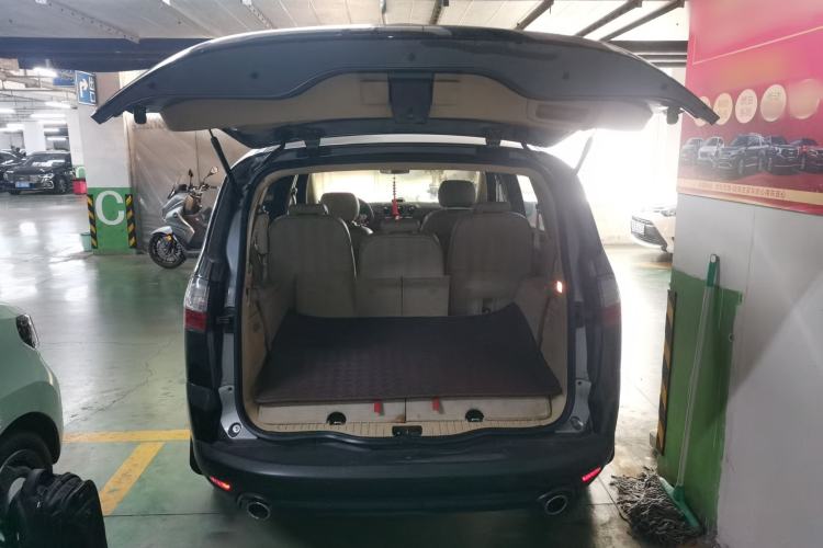 Used Ford S-MAX 2008 2.3L 7-Seater Luxury Version Trunk