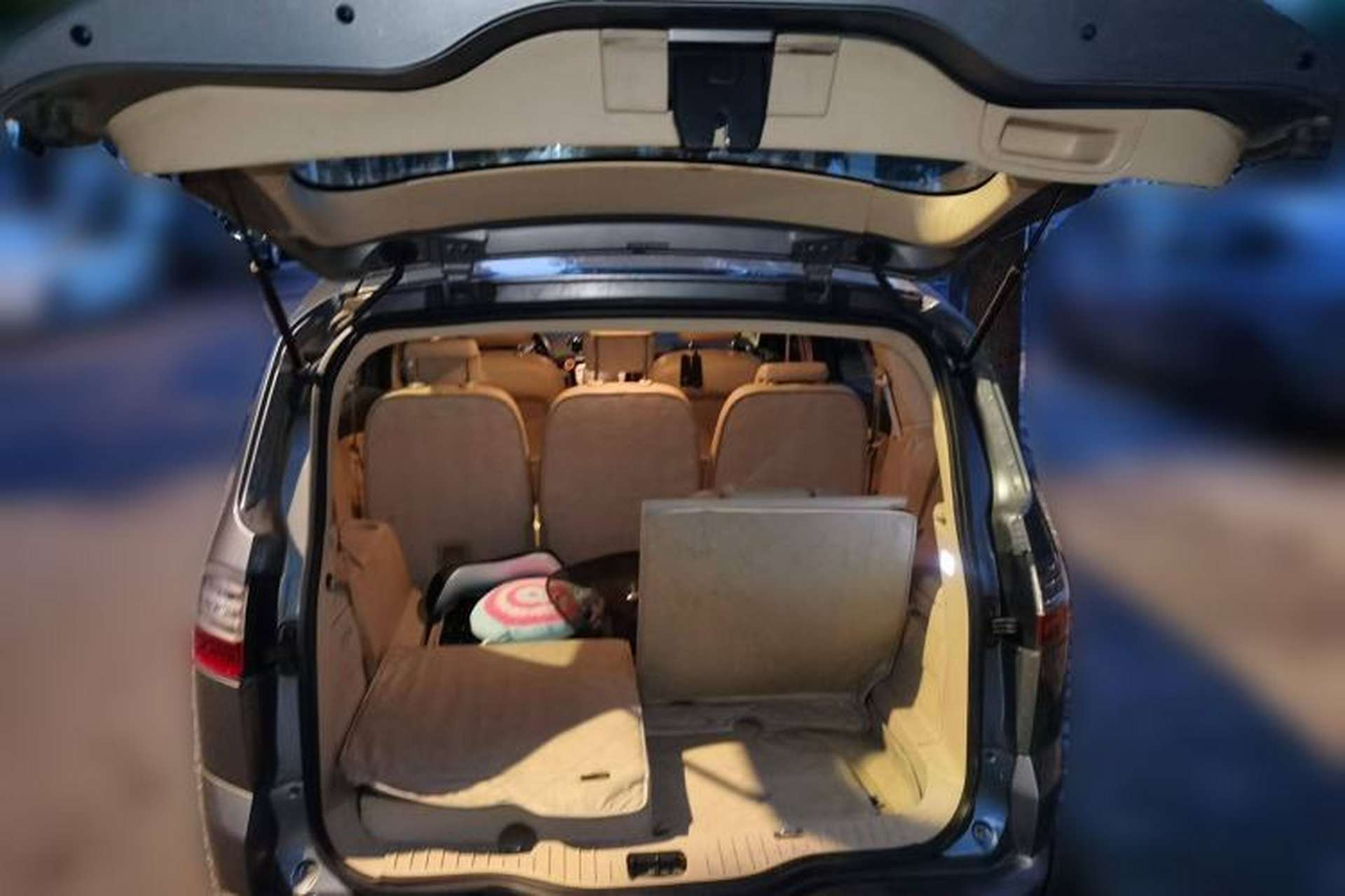 Used Ford S-MAX 2008 2.3L 7-Seater Luxury Version Trunk