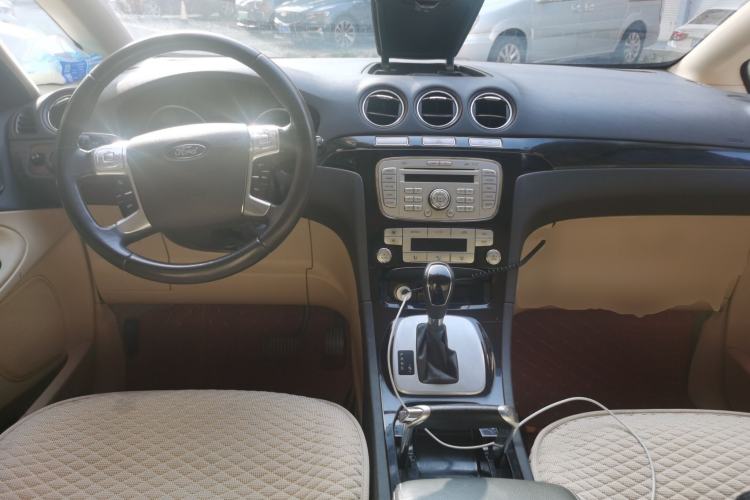 Used Ford S-MAX 2008 2.3L 7-Seater Luxury Version Center Console