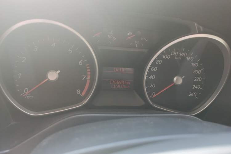 Used Ford S-MAX 2008 2.3L 7-Seater Luxury Version Odometer Close Up