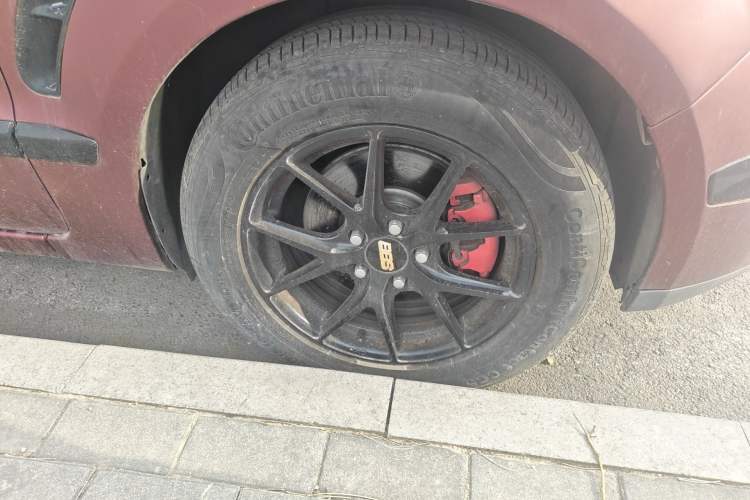 Used Ford S-MAX 2008 2.3L 7-Seater Luxury Version Right Front Wheel Hub