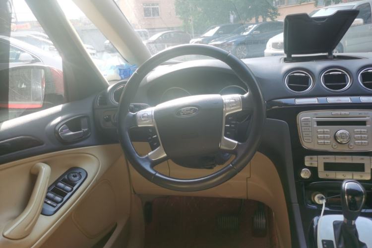 Used Ford S-MAX 2008 2.3L 7-Seater Luxury Version Steering Wheel