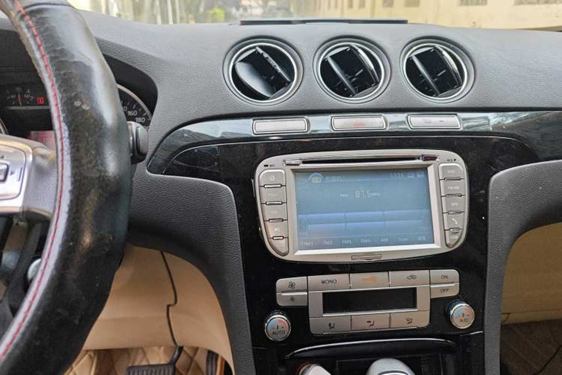 Used Ford S-MAX 2008 2.3L 7-Seater Luxury Version Audio And AC Panel