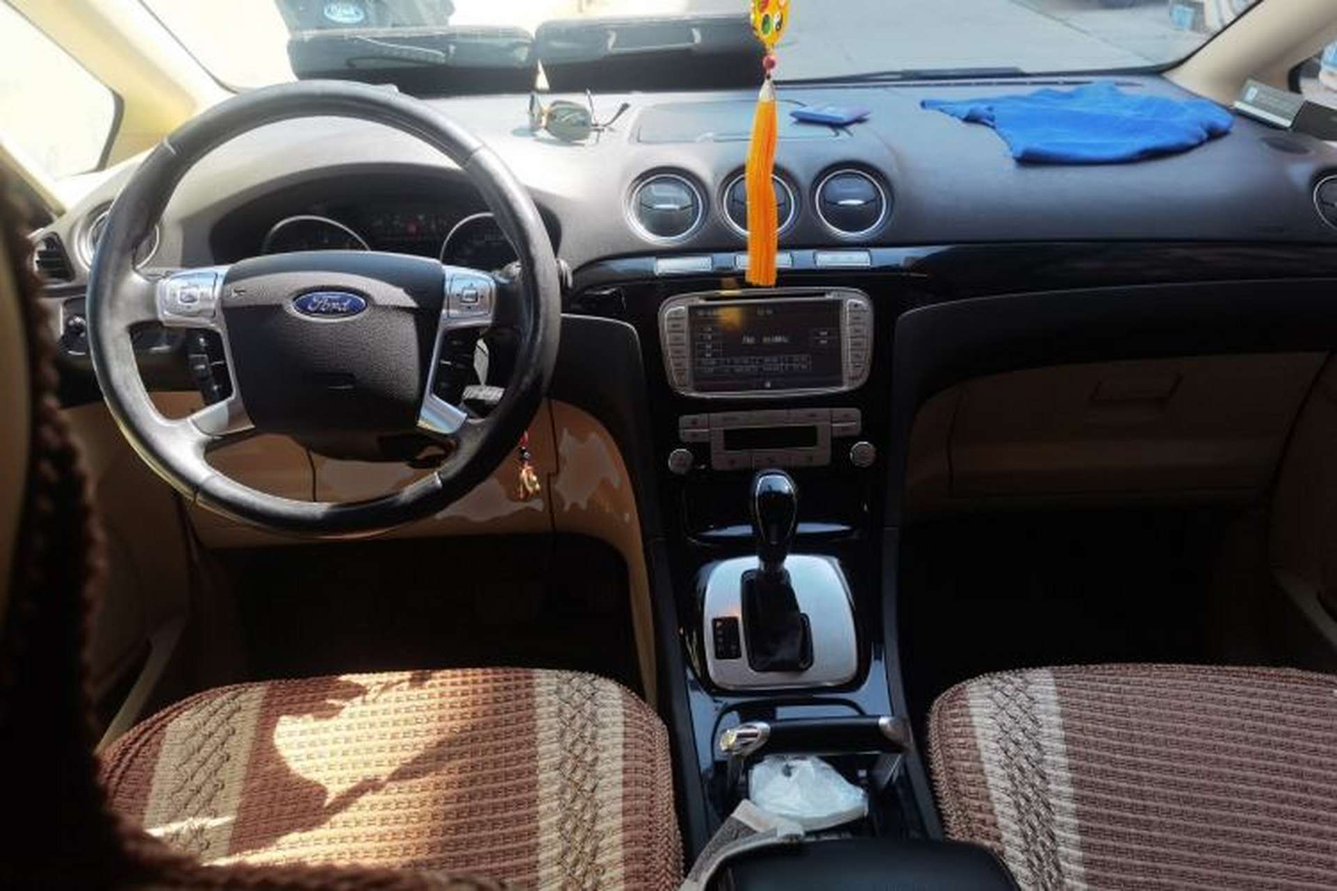 Used Ford S-MAX 2008 2.3L 7-Seater Luxury Version Center Console