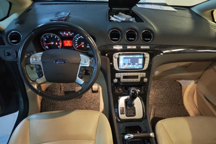 Used Ford S-MAX 2008 2.3L 7-Seater Luxury Version Center Console