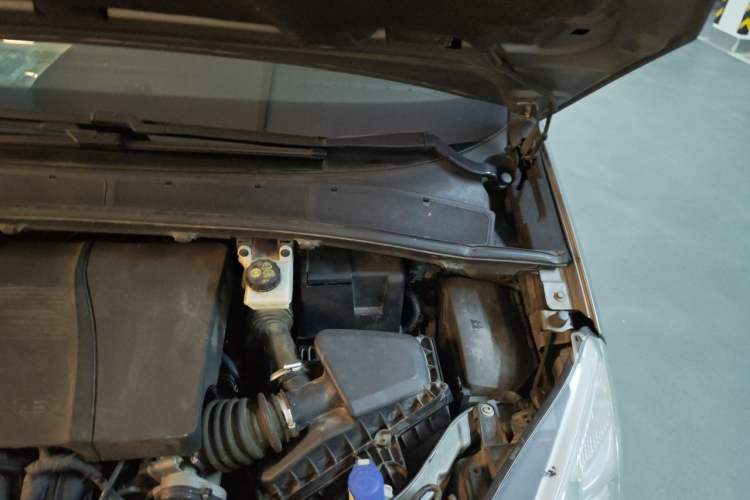Used Ford S-MAX 2008 2.3L 7-Seater Luxury Version Engine Bay Left