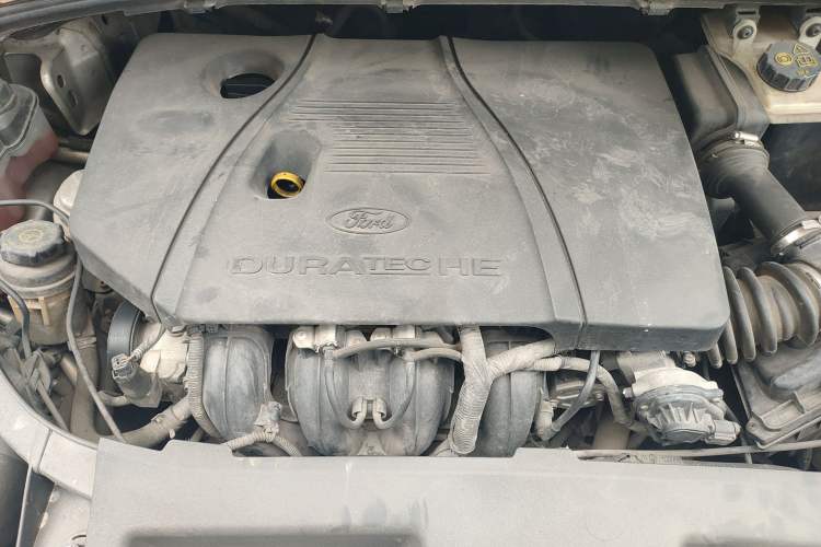 Used Ford S-MAX 2008 2.3L 7-Seater Luxury Version Engine Bay
