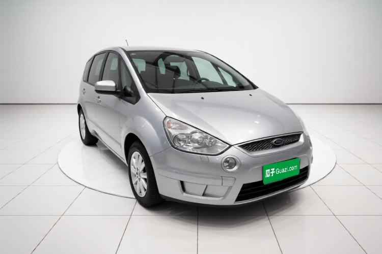 Used Ford S-MAX 2008 2.3L 7-Seater Flagship Version Front Right 45 Deg