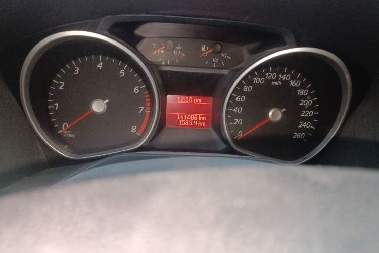 Used Ford S-MAX 2008 2.3L 7-Seater Luxury Version Odometer Close Up