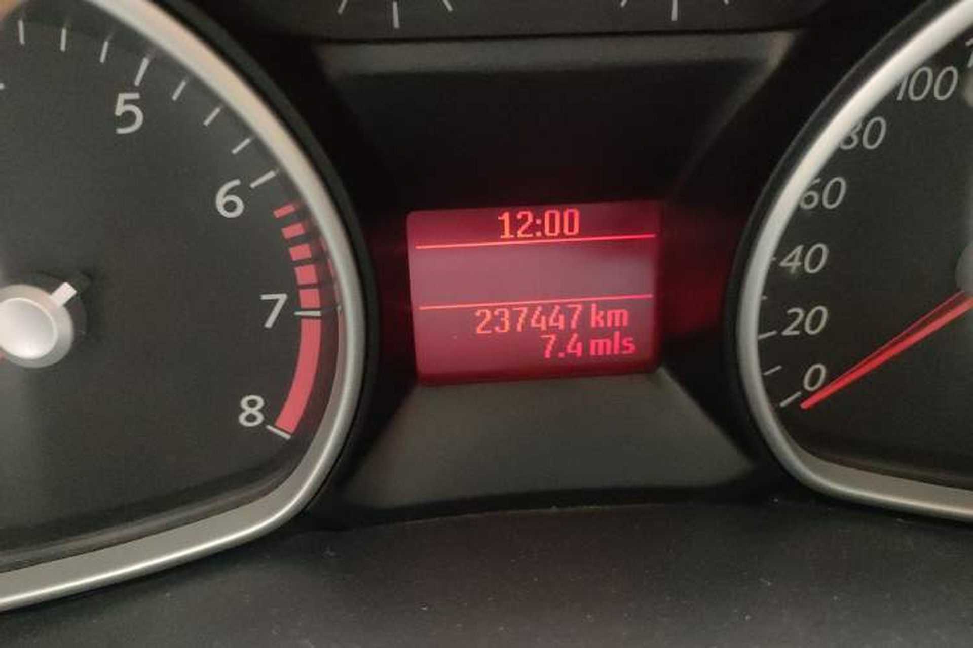 Used Ford S-MAX 2008 2.3L 7-Seater Luxury Version Odometer Close Up