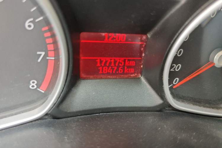 Used Ford S-MAX 2008 2.3L 7-Seater Flagship Navigation Version Odometer Close Up