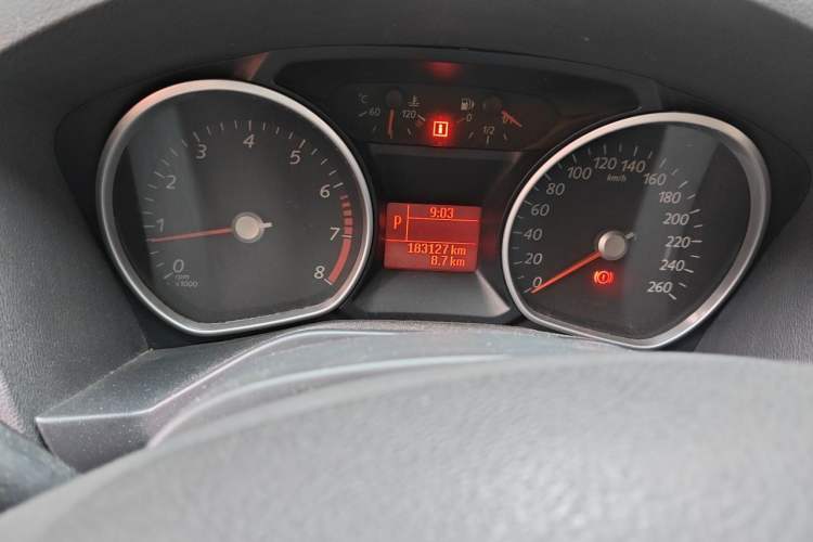 Used Ford S-MAX 2008 2.3L 7-Seater Luxury Version Odometer Close Up