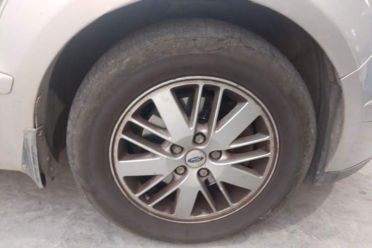 Used Ford S-MAX 2008 2.3L 7-Seater Luxury Version Right Front Wheel Hub